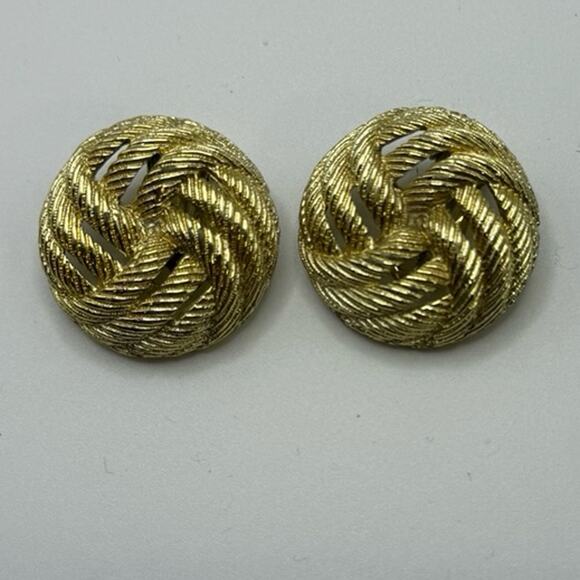 Vintage Gold Button Style Clip On Earrings - Picture 1 of 3